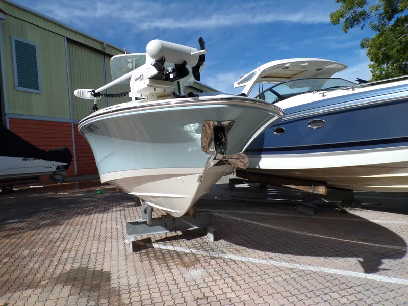 Slide: The Image of Boston Whaler 280 DAUNTLESS 2024 - 8