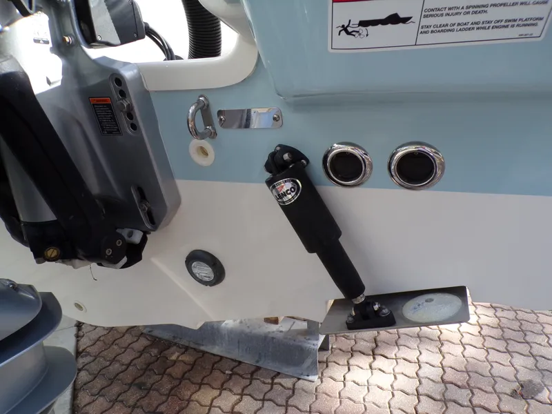 Slide: The Image of Boston Whaler 280 DAUNTLESS 2024 - 12