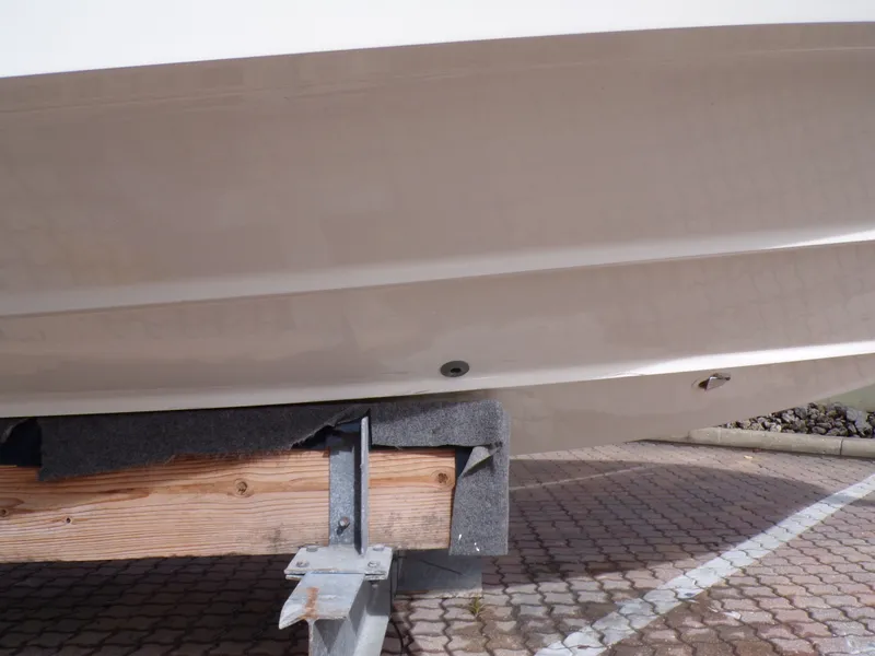 Slide: The Image of Boston Whaler 280 DAUNTLESS 2024 - 65