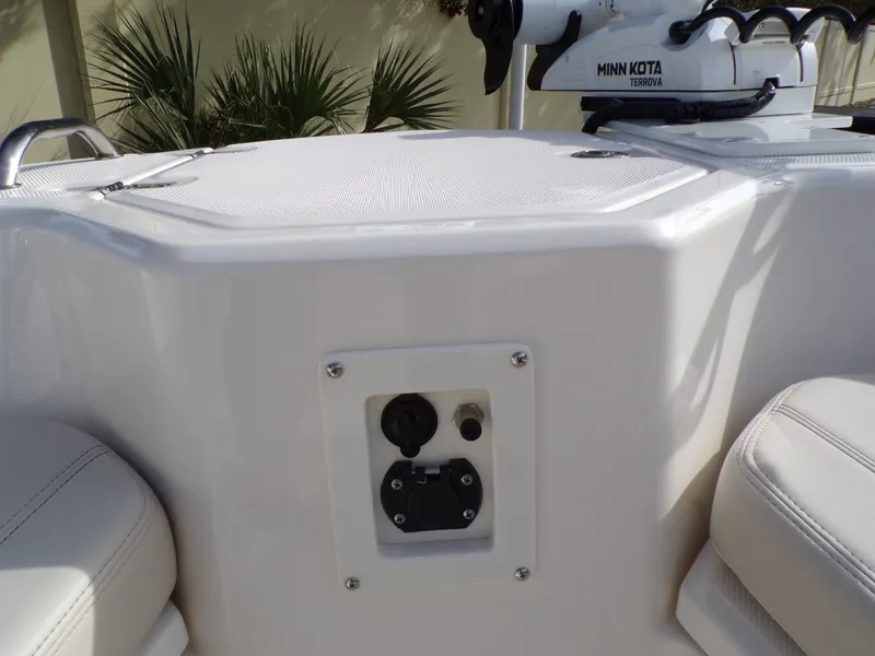 Slide: The Image of Boston Whaler 280 DAUNTLESS 2024 - 49