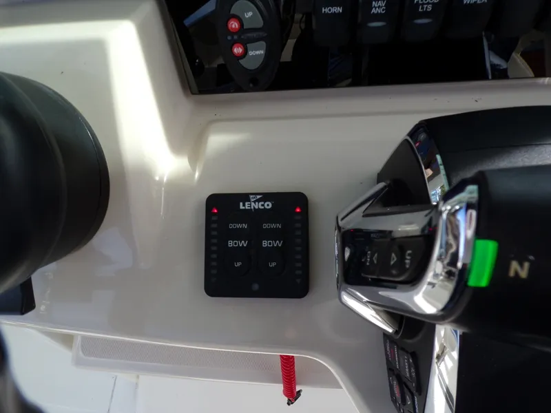 Slide: The Image of Boston Whaler 280 DAUNTLESS 2024 - 36