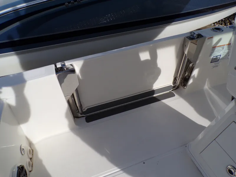Slide: The Image of Boston Whaler 280 DAUNTLESS 2024 - 25