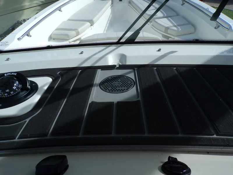 Slide: The Image of Boston Whaler 280 DAUNTLESS 2024 - 38