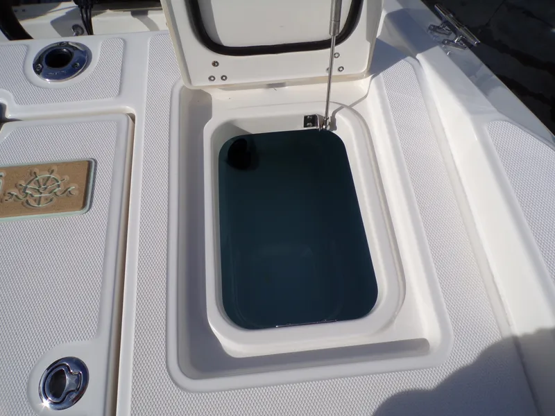 Slide: The Image of Boston Whaler 280 DAUNTLESS 2024 - 21