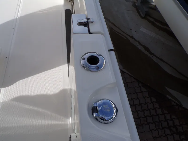 Slide: The Image of Boston Whaler 280 DAUNTLESS 2024 - 57