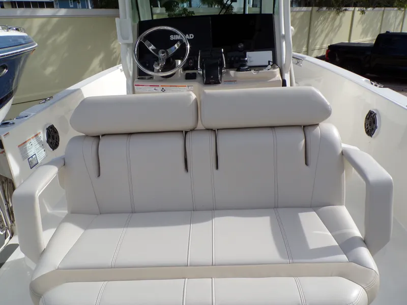 Slide: The Image of Boston Whaler 280 DAUNTLESS 2024 - 28
