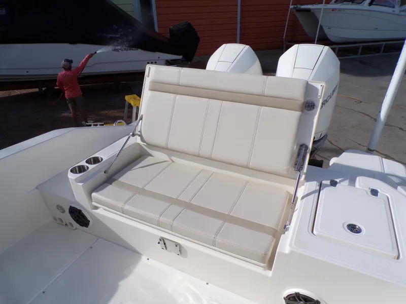 Slide: The Image of Boston Whaler 280 DAUNTLESS 2024 - 22