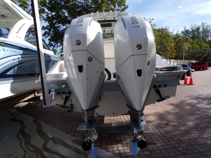 Slide: The Image of Boston Whaler 280 DAUNTLESS 2024 - 13