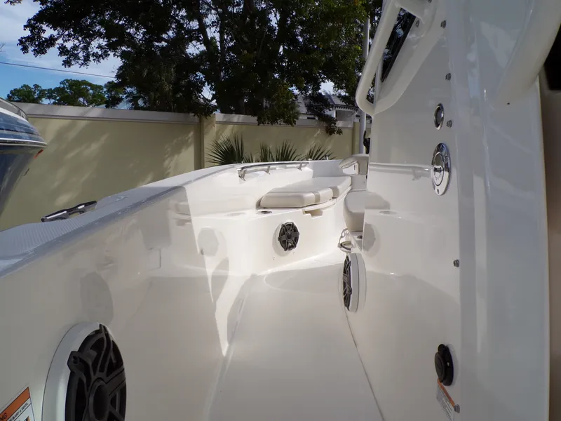 Slide: The Image of Boston Whaler 280 DAUNTLESS 2024 - 56