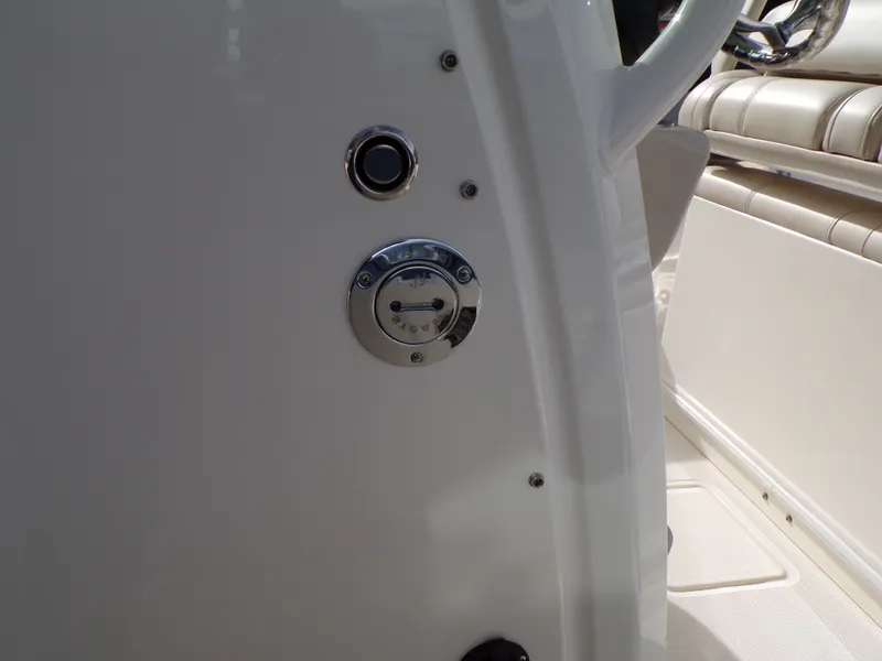 Slide: The Image of Boston Whaler 280 DAUNTLESS 2024 - 53