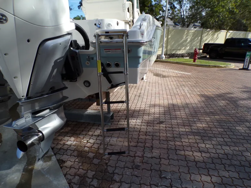 Slide: The Image of Boston Whaler 280 DAUNTLESS 2024 - 14