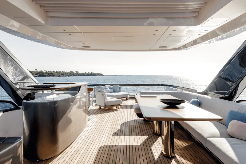 Slide: The Image of Azimut Grande 26M 2027 - 18