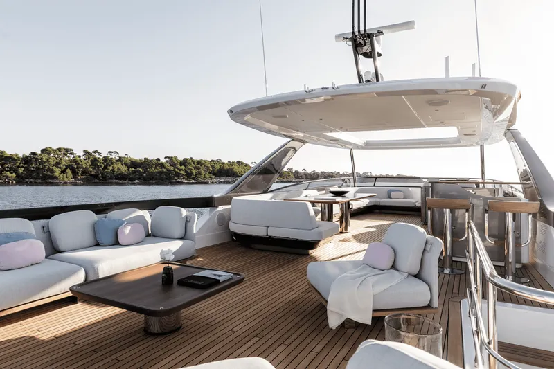 Slide: The Image of Azimut Grande 26M 2027 - 14