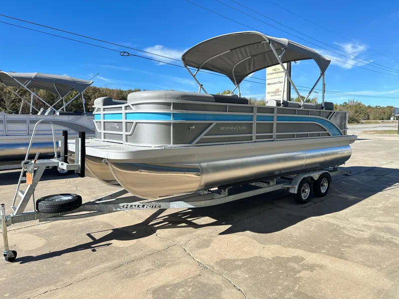 Slide: The Image of Bennington 23 SS 2025 - 1