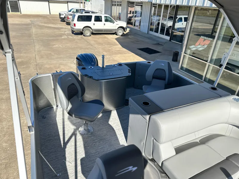 Slide: The Image of Bennington 23 SS 2025 - 7