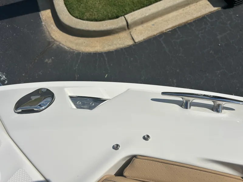 Slide: The Image of Sea Ray SLX 260 2027 - 34