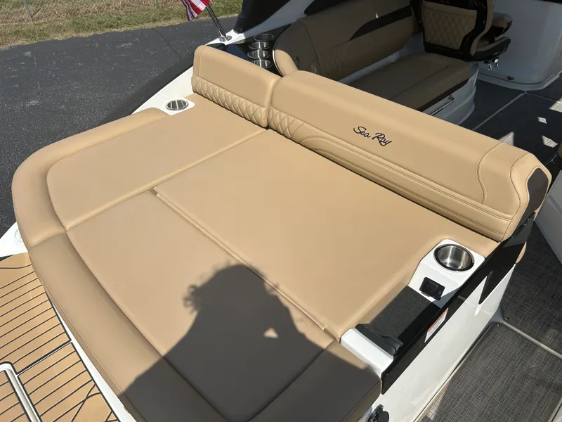 Slide: The Image of Sea Ray SLX 260 2027 - 8