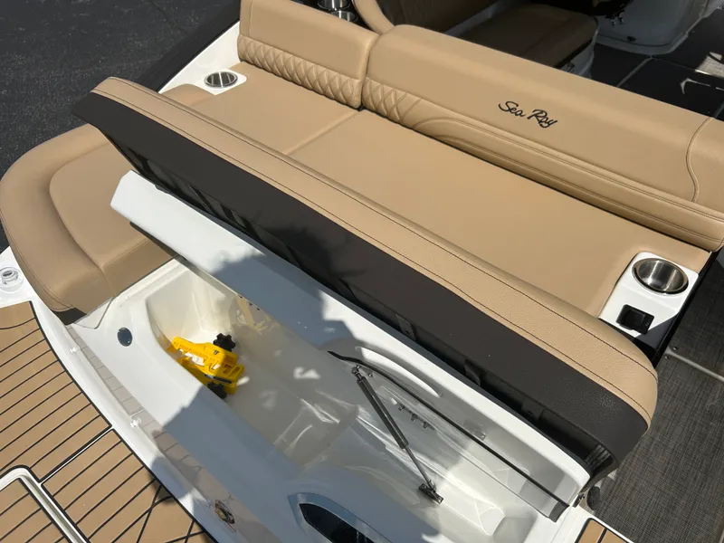 Slide: The Image of Sea Ray SLX 260 2027 - 41
