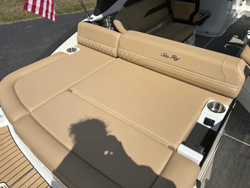 Slide: The Image of Sea Ray SLX 260 2027 - 42