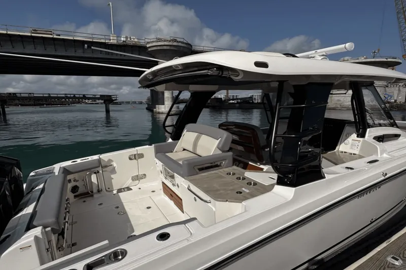 Slide: The Image of Boston Whaler 350 REALM 2025 - 16