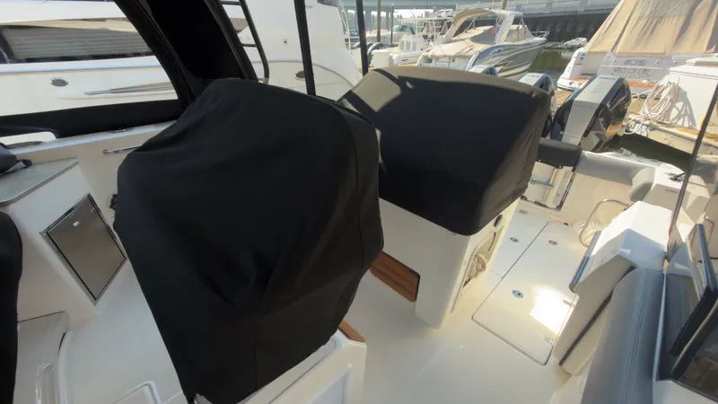 Slide: The Image of Boston Whaler 350 REALM 2025 - 40
