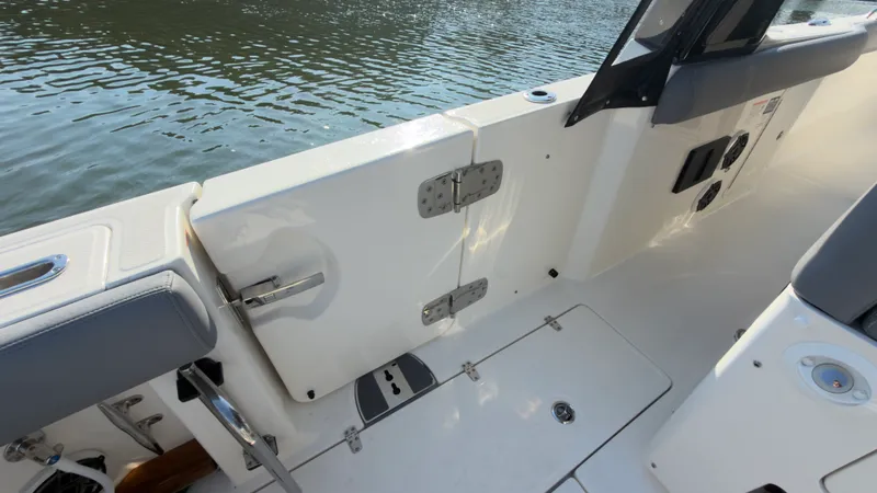 Slide: The Image of Boston Whaler 350 REALM 2025 - 29