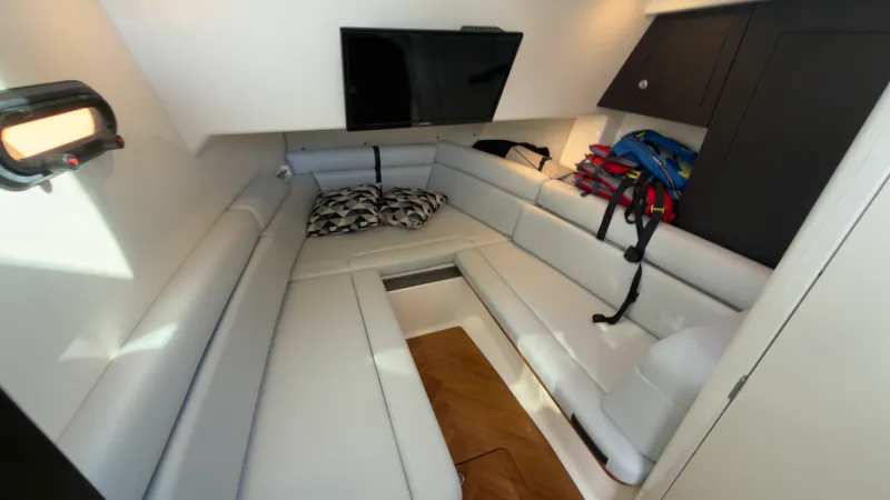 Slide: The Image of Boston Whaler 350 REALM 2025 - 43