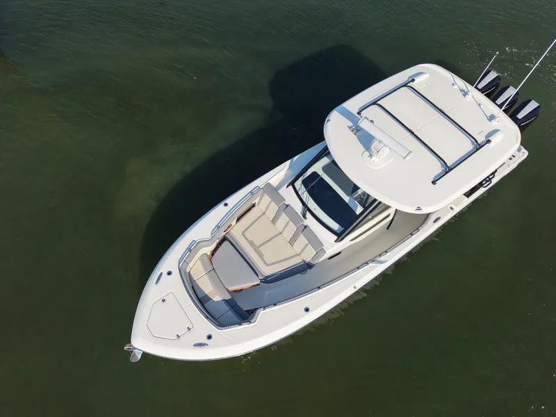 Slide: The Image of Boston Whaler 350 REALM 2025 - 5
