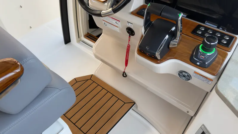 Slide: The Image of Boston Whaler 350 REALM 2025 - 35