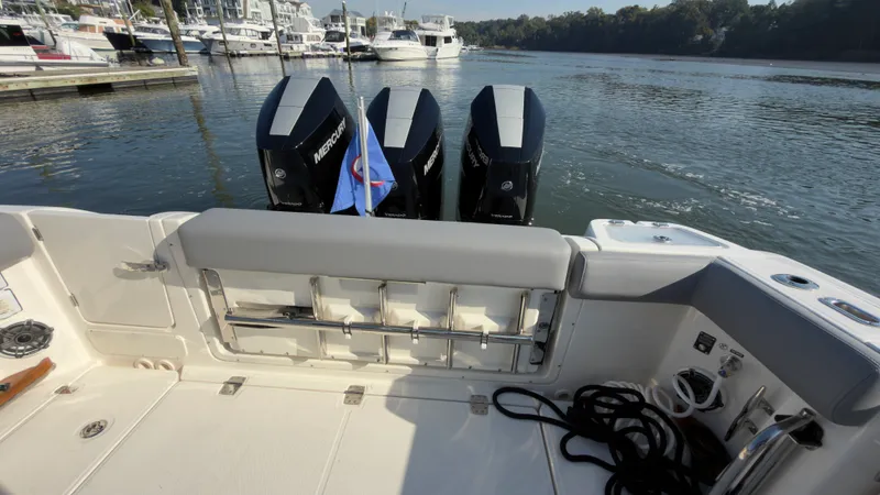 Slide: The Image of Boston Whaler 350 REALM 2025 - 23