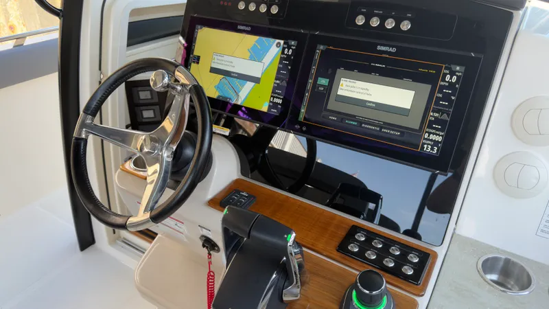 Slide: The Image of Boston Whaler 350 REALM 2025 - 33