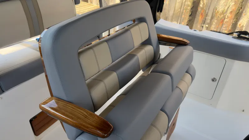 Slide: The Image of Boston Whaler 350 REALM 2025 - 34