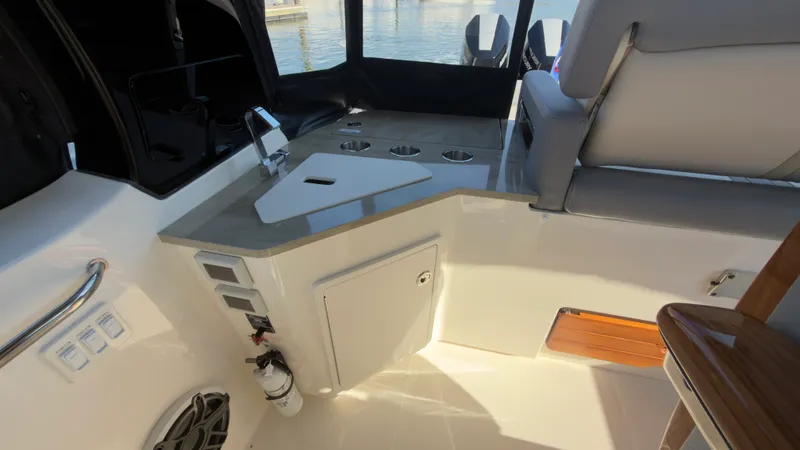 Slide: The Image of Boston Whaler 350 REALM 2025 - 22
