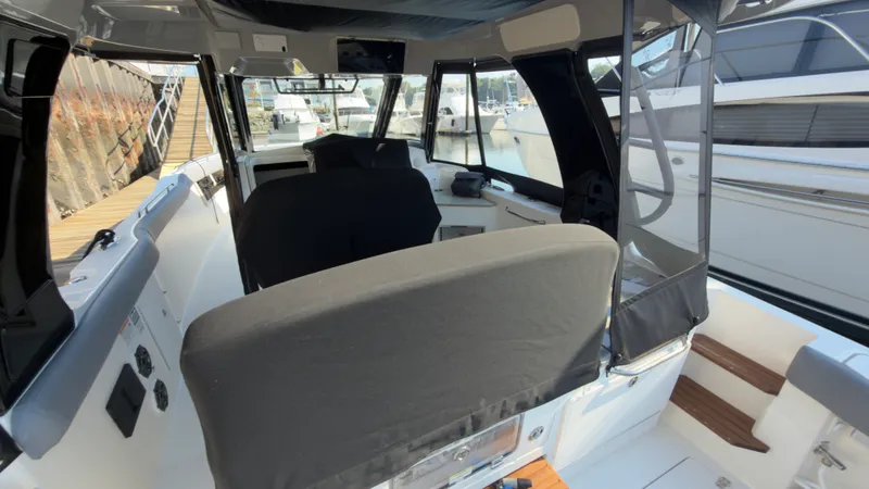 Slide: The Image of Boston Whaler 350 REALM 2025 - 42