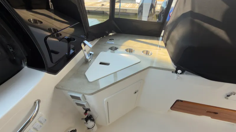 Slide: The Image of Boston Whaler 350 REALM 2025 - 53