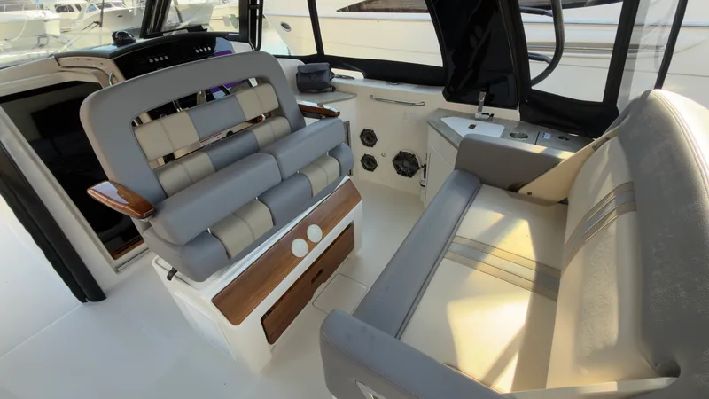 Slide: The Image of Boston Whaler 350 REALM 2025 - 36
