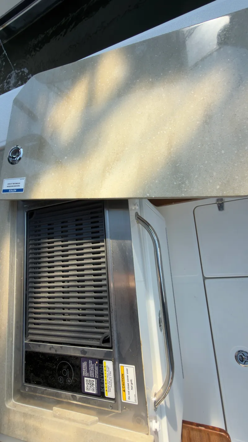 Slide: The Image of Boston Whaler 350 REALM 2025 - 37