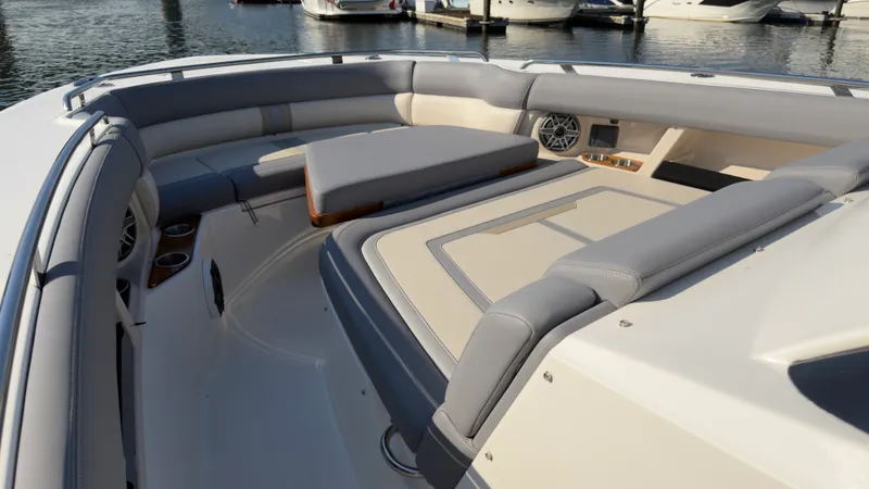 Slide: The Image of Boston Whaler 350 REALM 2025 - 14