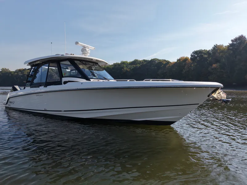 Slide: The Image of Boston Whaler 350 REALM 2025 - 3