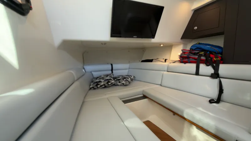 Slide: The Image of Boston Whaler 350 REALM 2025 - 44