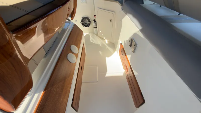 Slide: The Image of Boston Whaler 350 REALM 2025 - 32