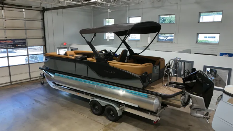 Slide: The Image of Harris Sunliner 250 2027 - 3