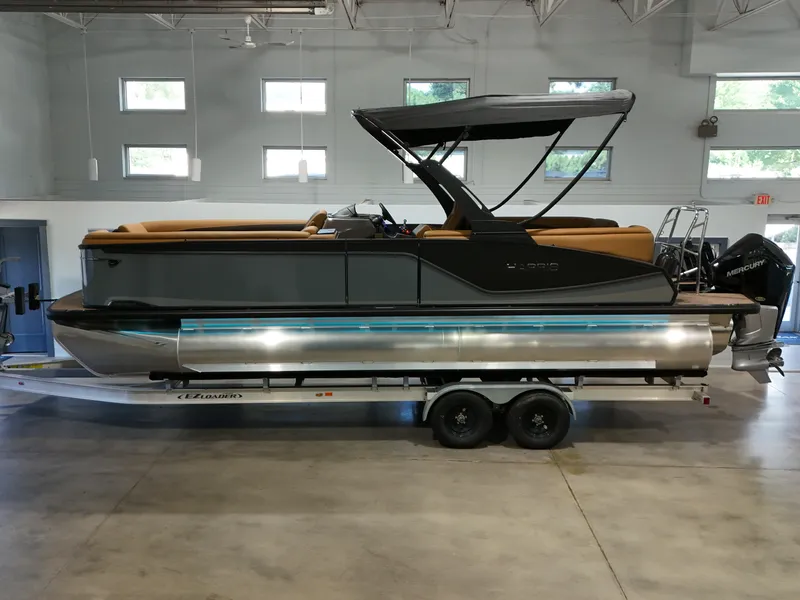 Slide: The Image of Harris Sunliner 250 2027 - 10