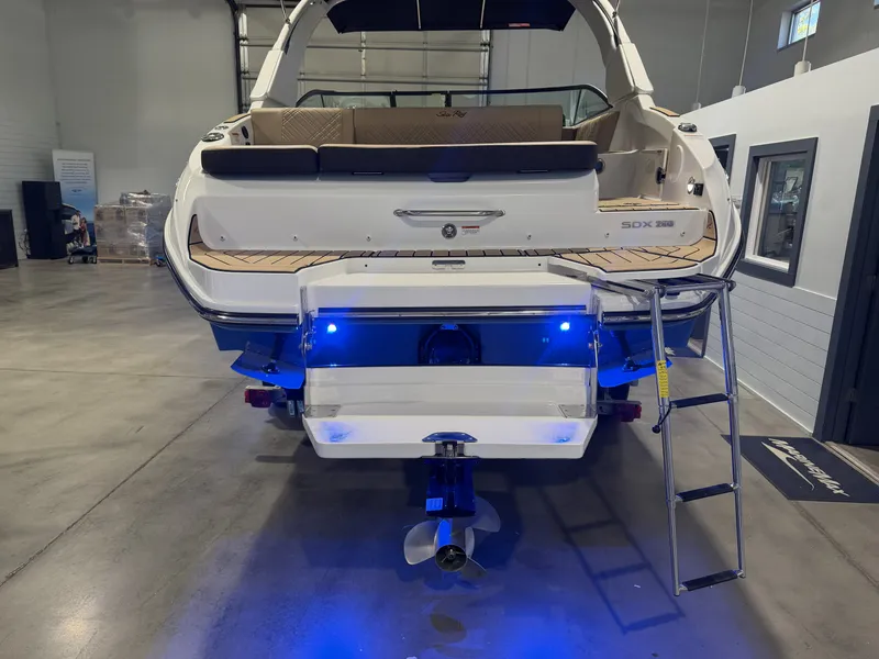 Slide: The Image of Sea Ray SDX 250 2027 - 23