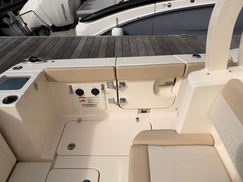 Slide: The Image of Scout 330 LXF 2027 - 19