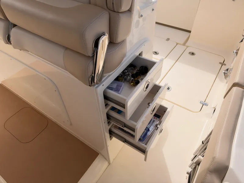 Slide: The Image of Scout 330 LXF 2027 - 24