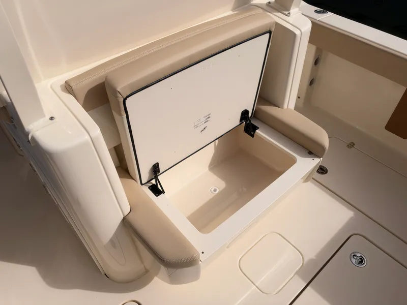Slide: The Image of Scout 330 LXF 2027 - 15