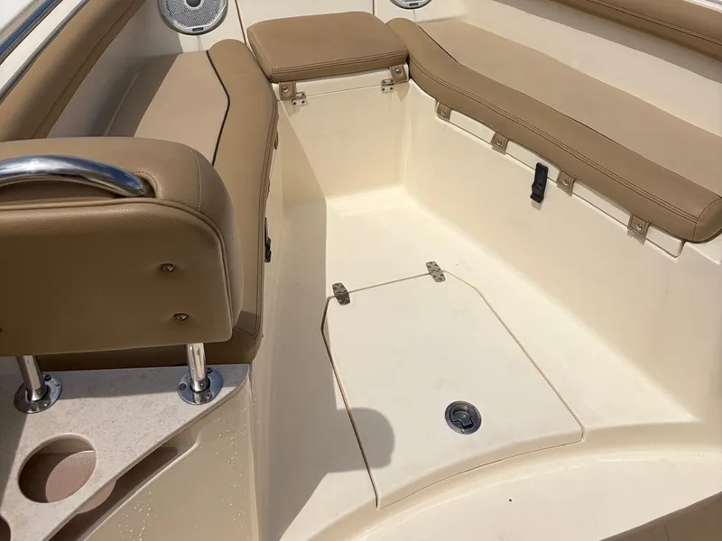 Slide: The Image of Scout 255 LXF 2018 - 12