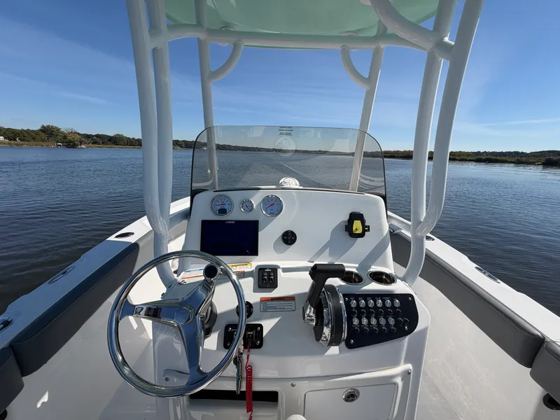 Slide: The Image of NauticStar 222L OFFSHORE 2024 - 22