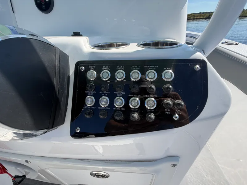 Slide: The Image of NauticStar 222L OFFSHORE 2024 - 25